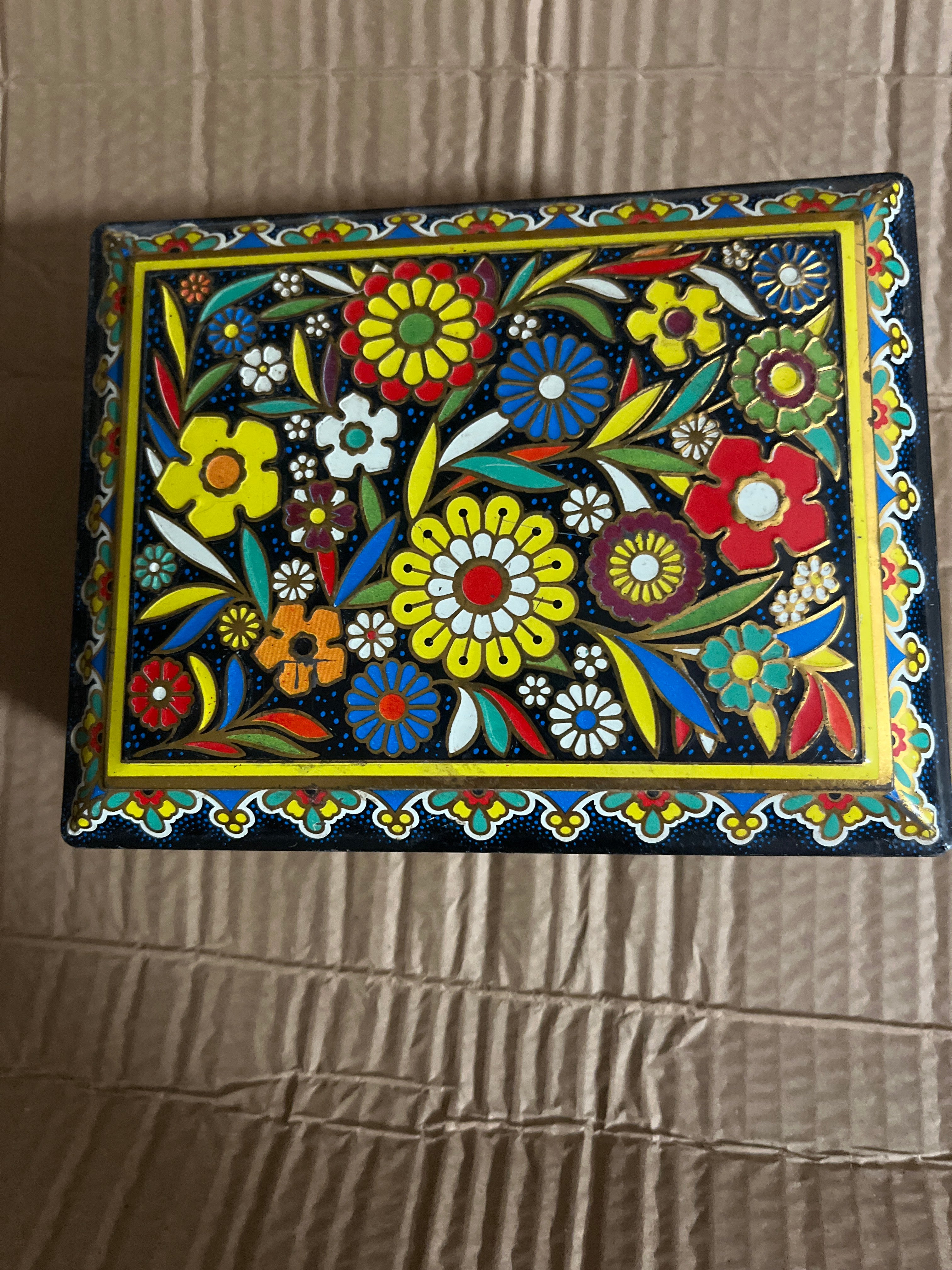 Antique tin made in Holland