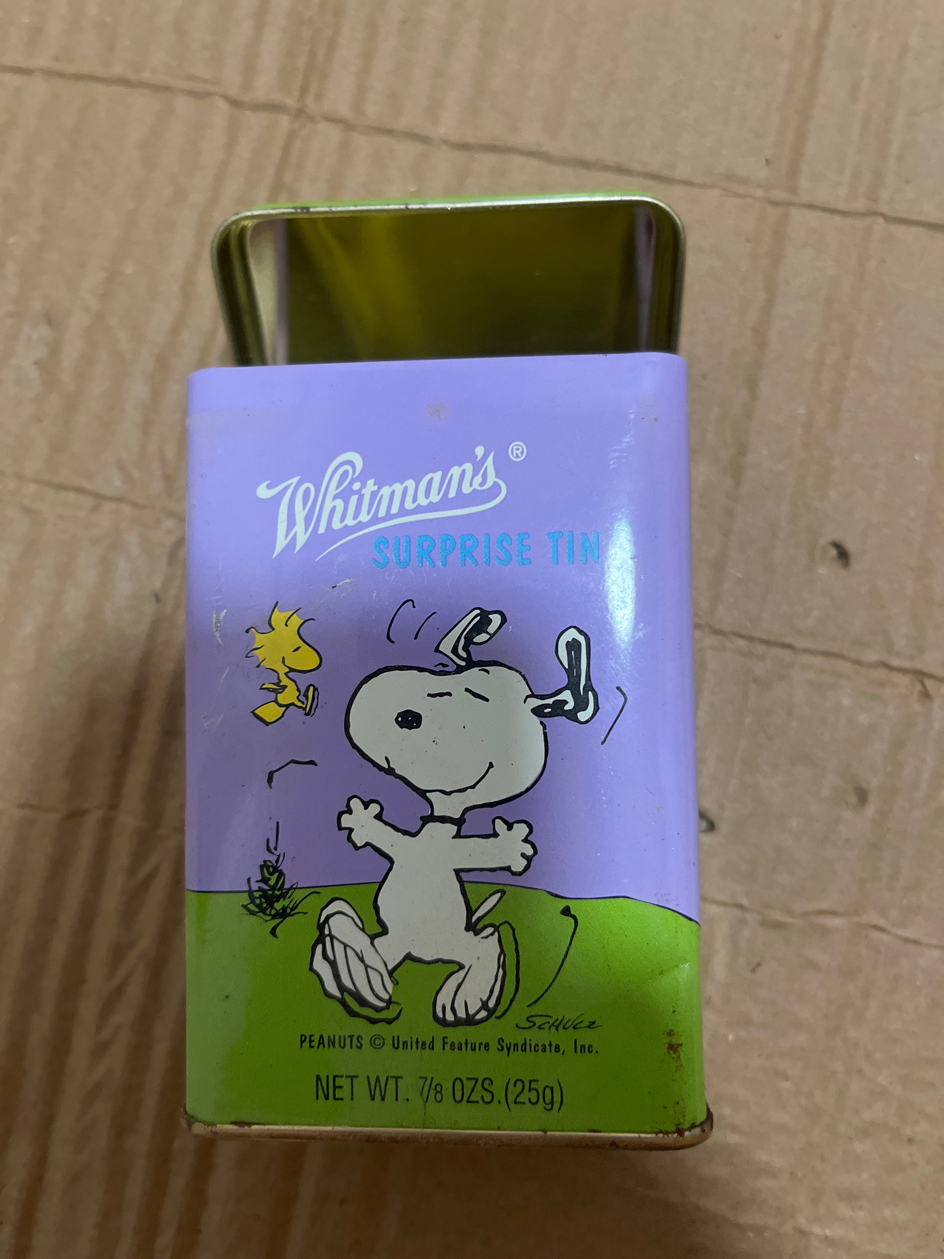 Peanuts tin